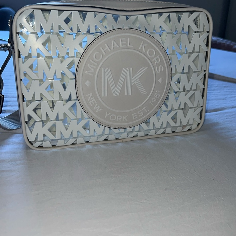 Michael Kors Optic White Fulton
Sport EW Crossbody